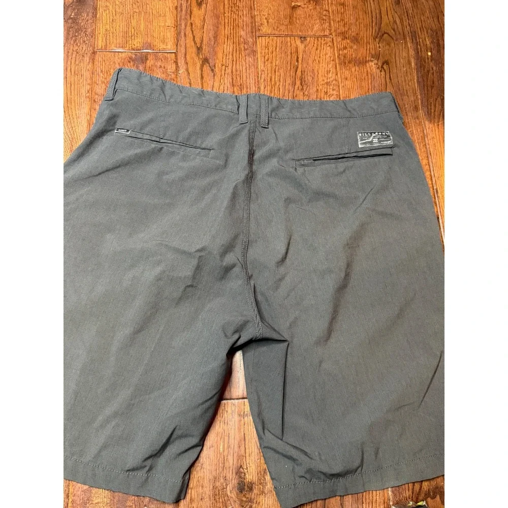 Billabong Platinum X Mens Hybrid Shorts Grey Walkshorts Size 33 Land and Water